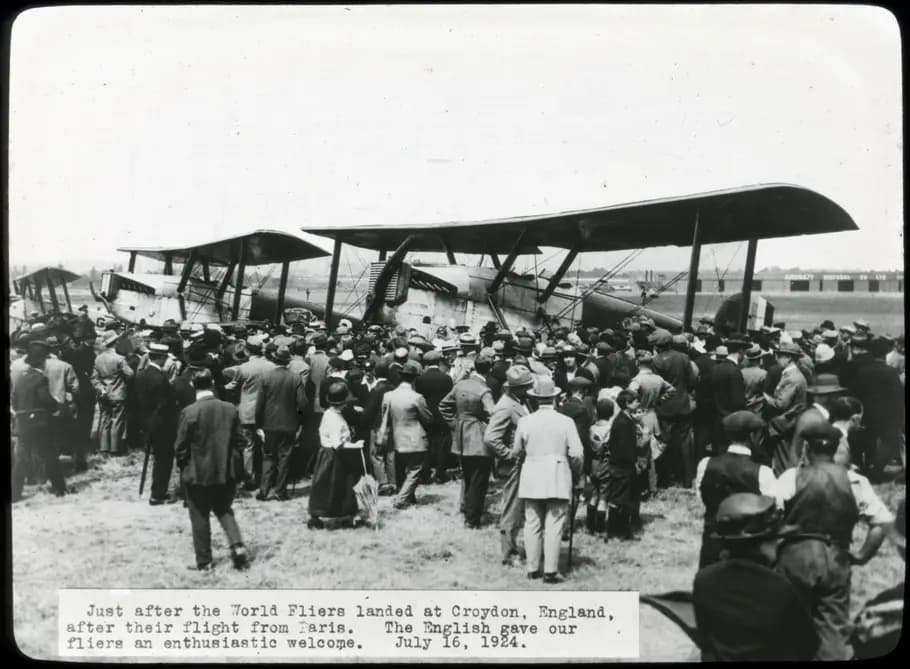 The Douglas World Cruisers landing in Seattle on September 28, 1924